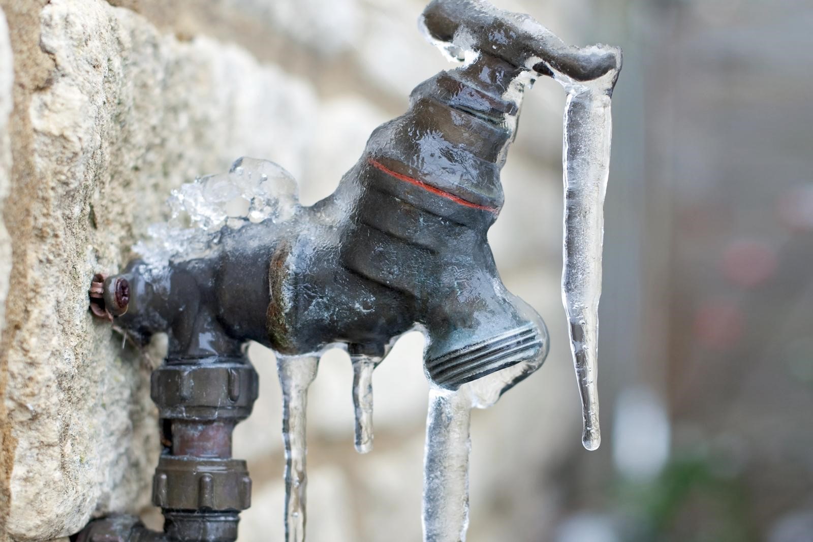 You are currently viewing How to prevent frozen pipes this winter